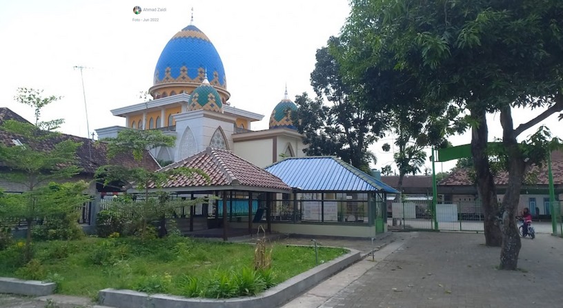 Gerakan Resik Resik Masjid Mojokerto melakukan giat bersih bersih masjid di Masjid Darus Salam